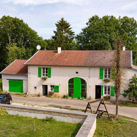 Jolie Vache Deguisee En Fleurs, Chambre D'Hote A Soulosse Eksteriør billede